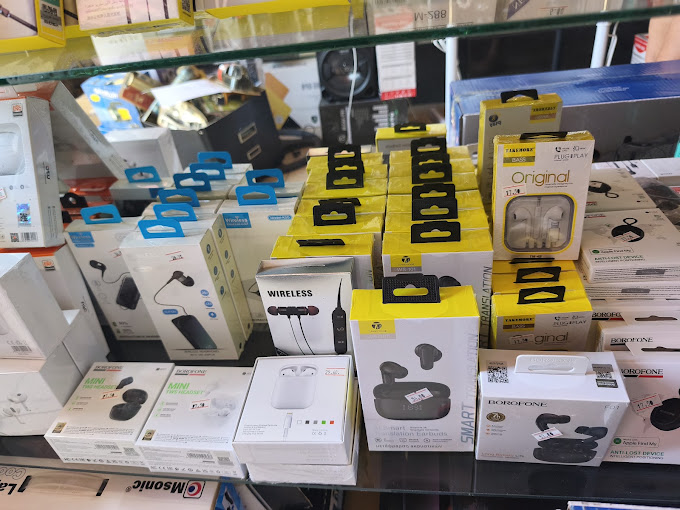 Το κατάστημα Ηλεκτρονικά Μάνη στην Αρεόπολη